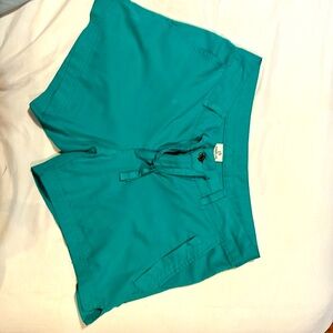 Women short short Magellan size medium